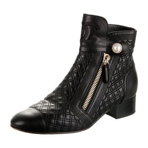 Chanel interlocking CC logo moto black leather boots